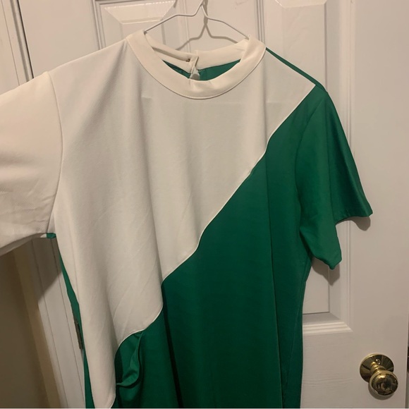 2XL green and white retro dress. One pocket on the front. - Picture 3 of 7